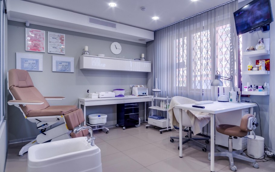 Маленький маникюрный и педикюрный кабинет