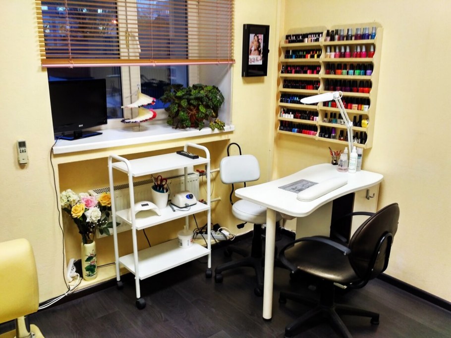 Маникюрный кабинет белого цвета