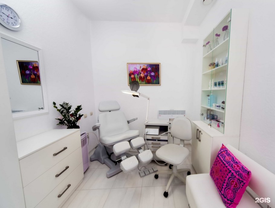 Маленькая студия маникюра интерьер