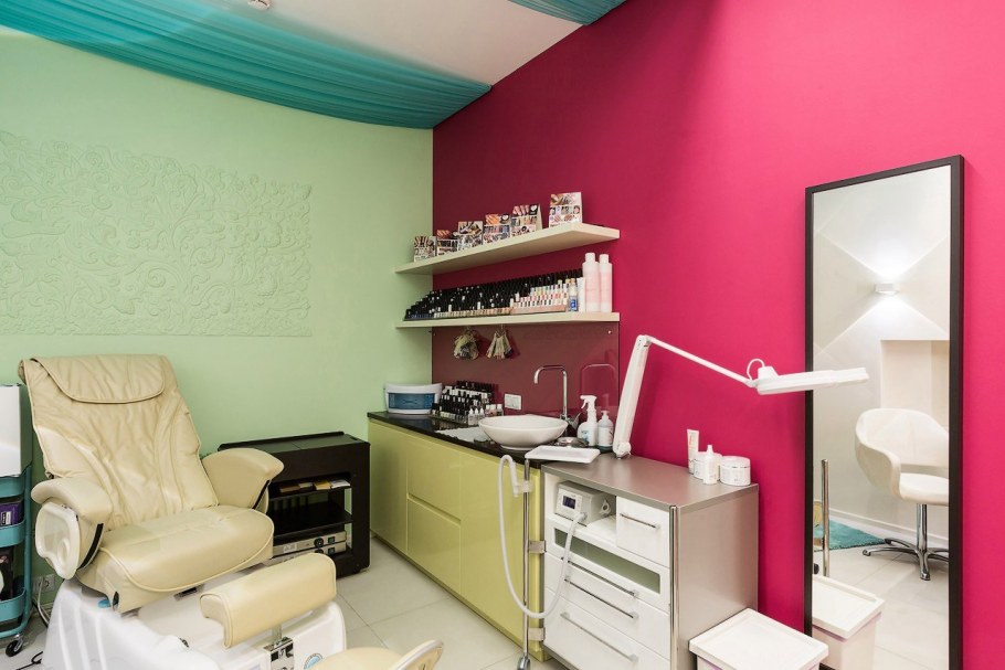 Интерьер маникюрной комнаты