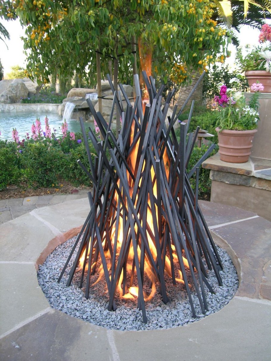 Декоративный костер для сада