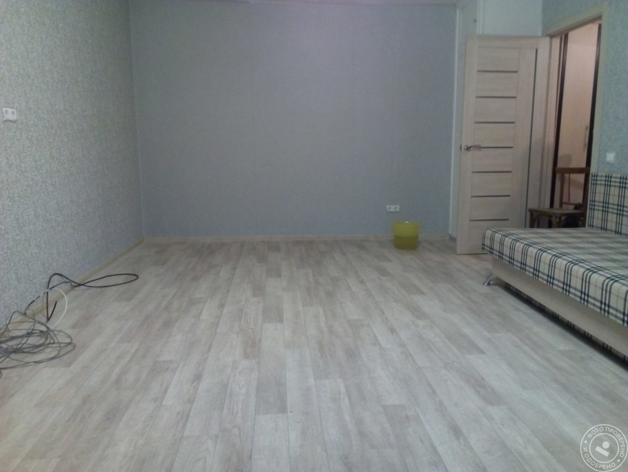 Коричневые двери в интерьере