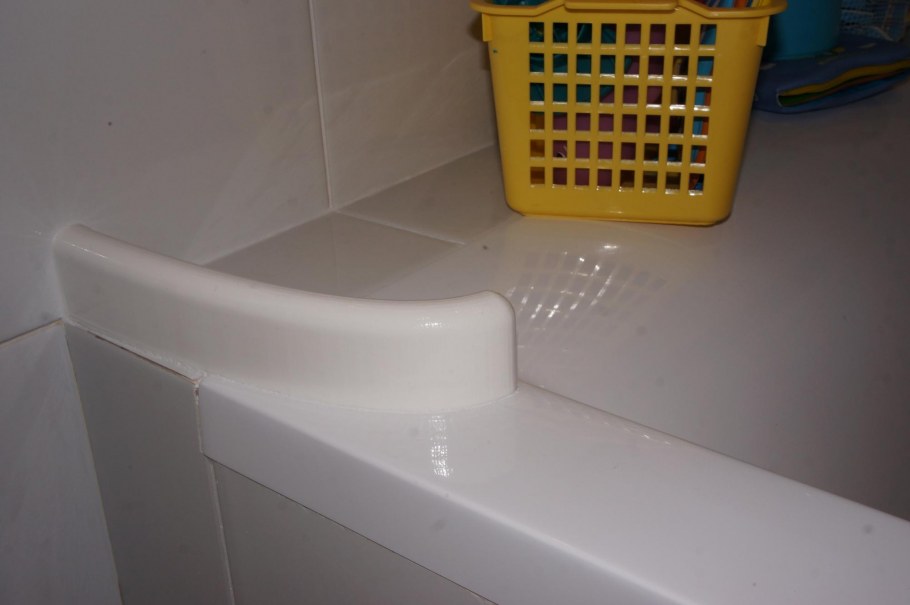 Ограничитель для ванной от воды