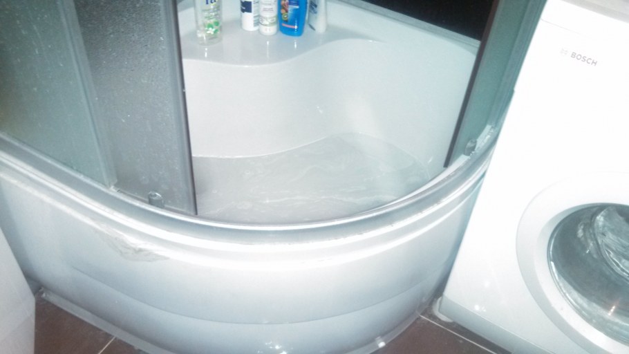 Выкладываем плитку от ванны