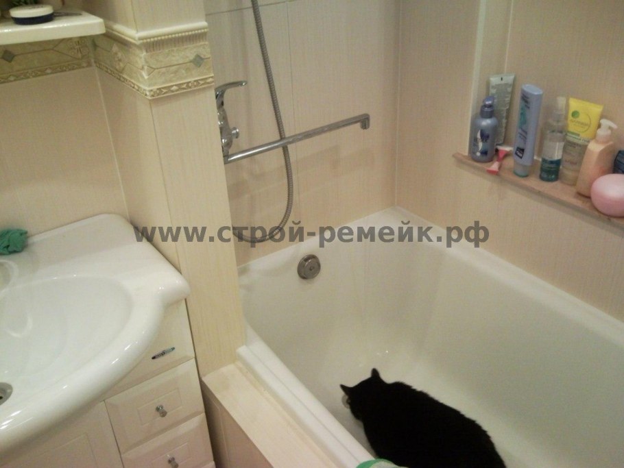 Стык угловой ванны и стены