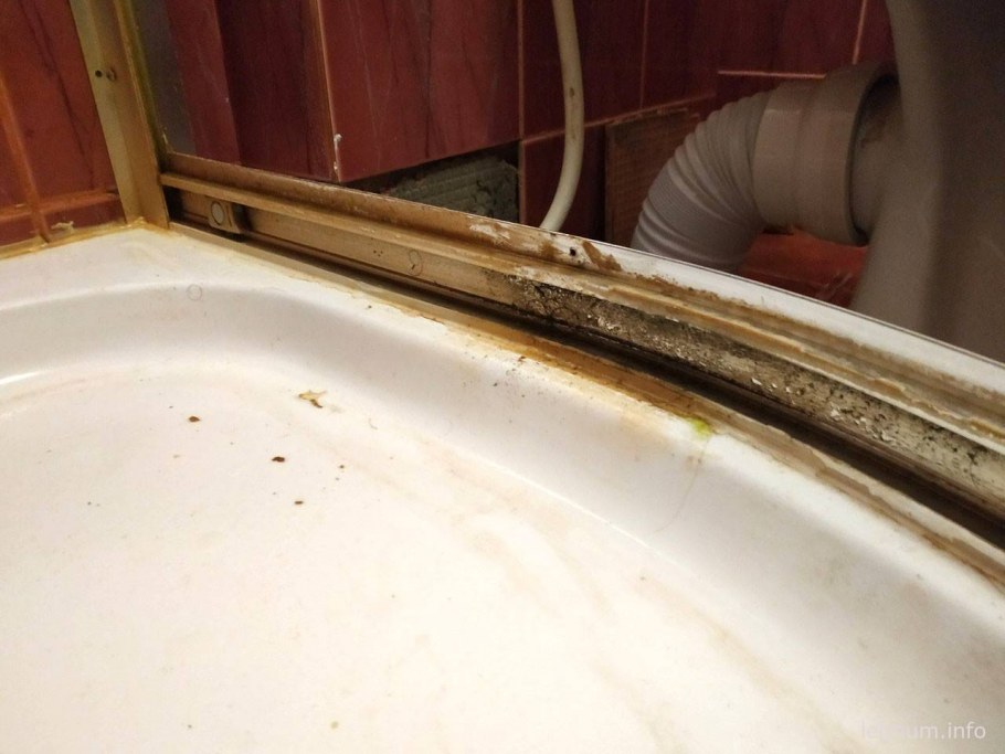 Затирка плинтуса в ванной