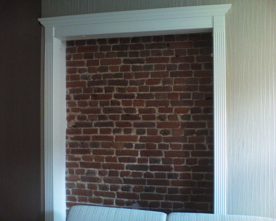 Декоративный наличник на дверной проем