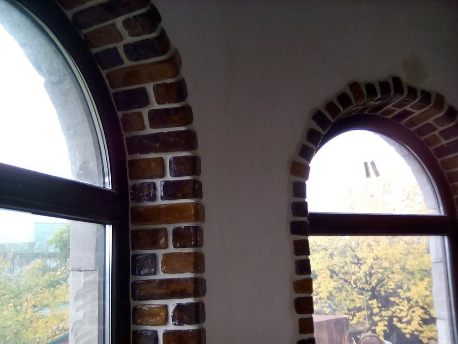 Откосы декоративным кирпичом