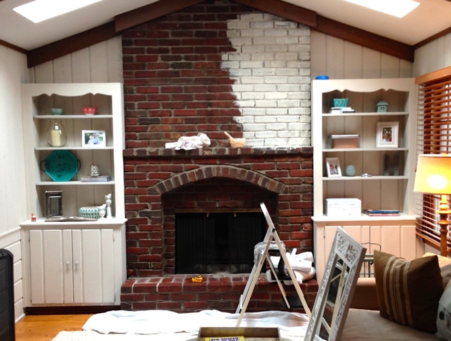 Декоративный камин кирпичной кладкой