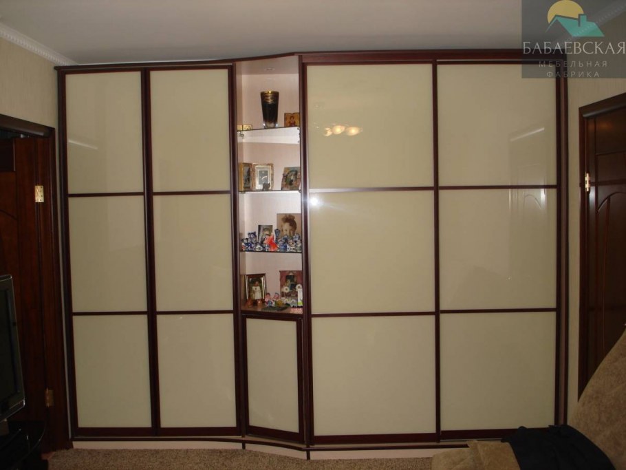 Встроенный шкаф с полками