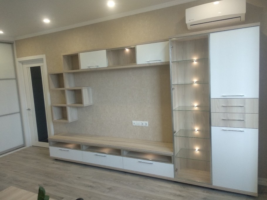 Шкафы-купе встроенные в комнату