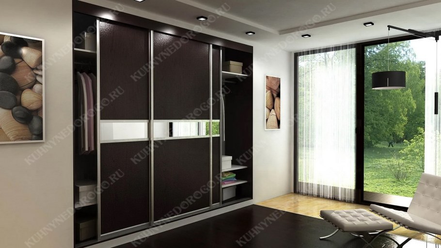 Встроенные шкафы разной глубины