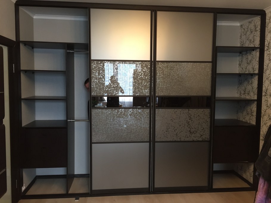 Встроенный шкаф-купе в гостиную