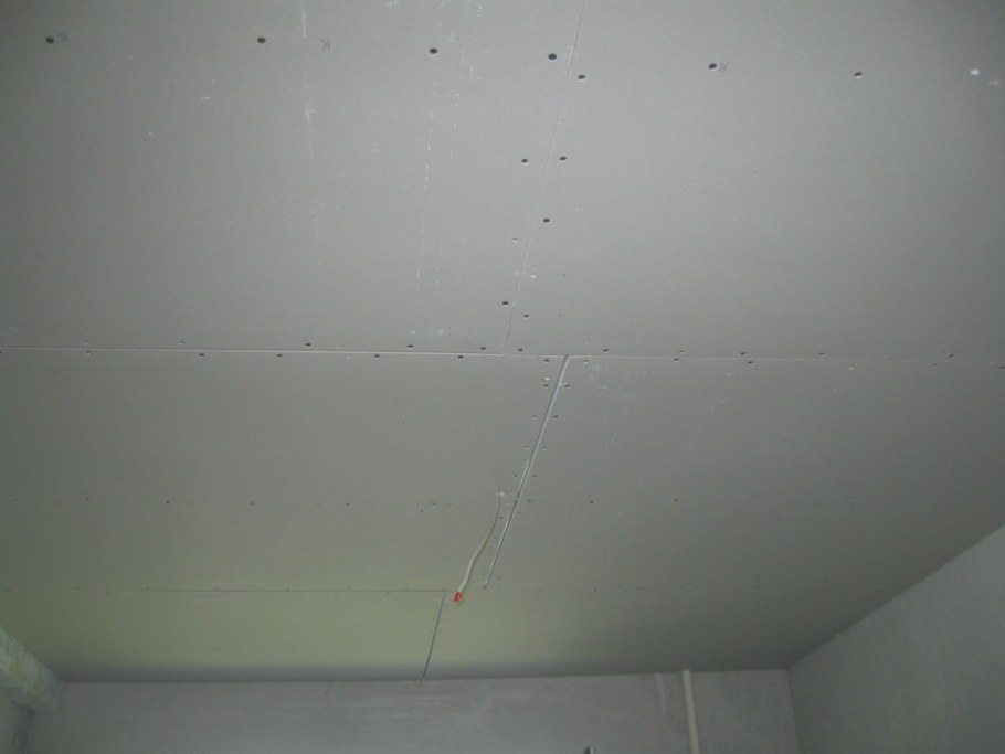 Потолок из ГКЛ одноуровневый