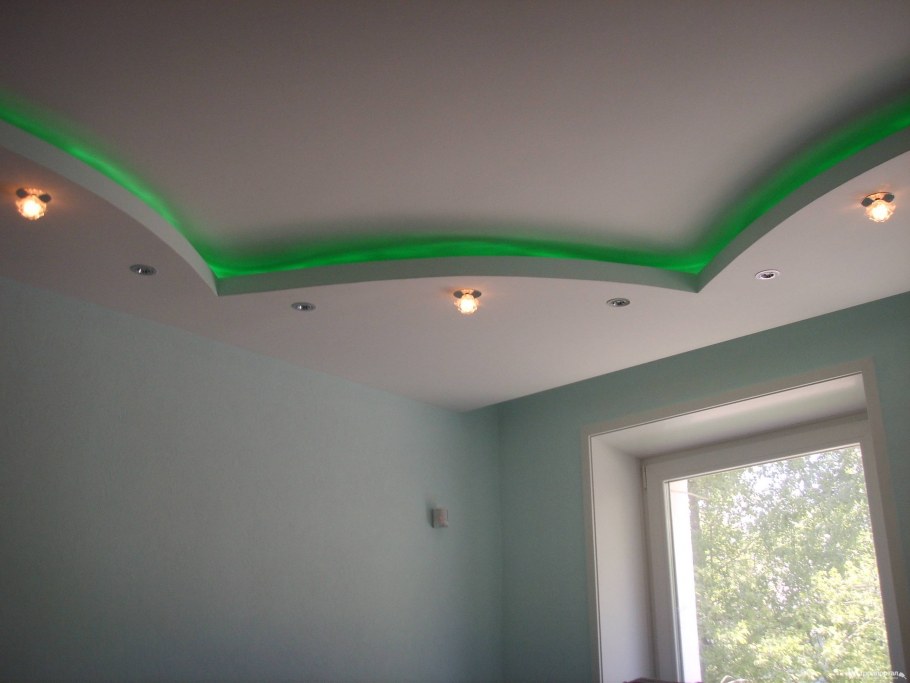 Фигурный гипсокартонный потолок