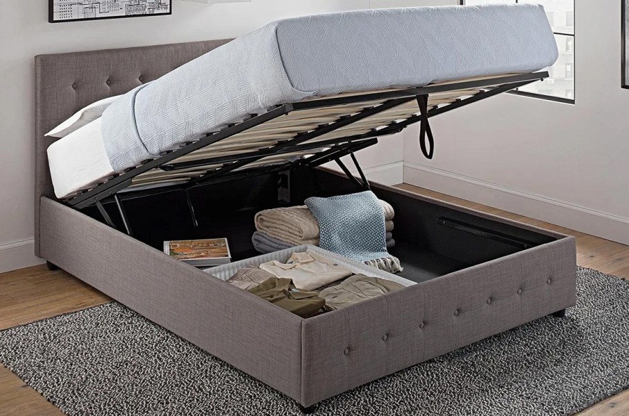 Кровать с местом для хранения