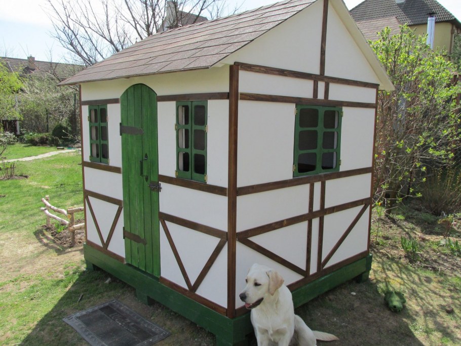 Летний детский домик