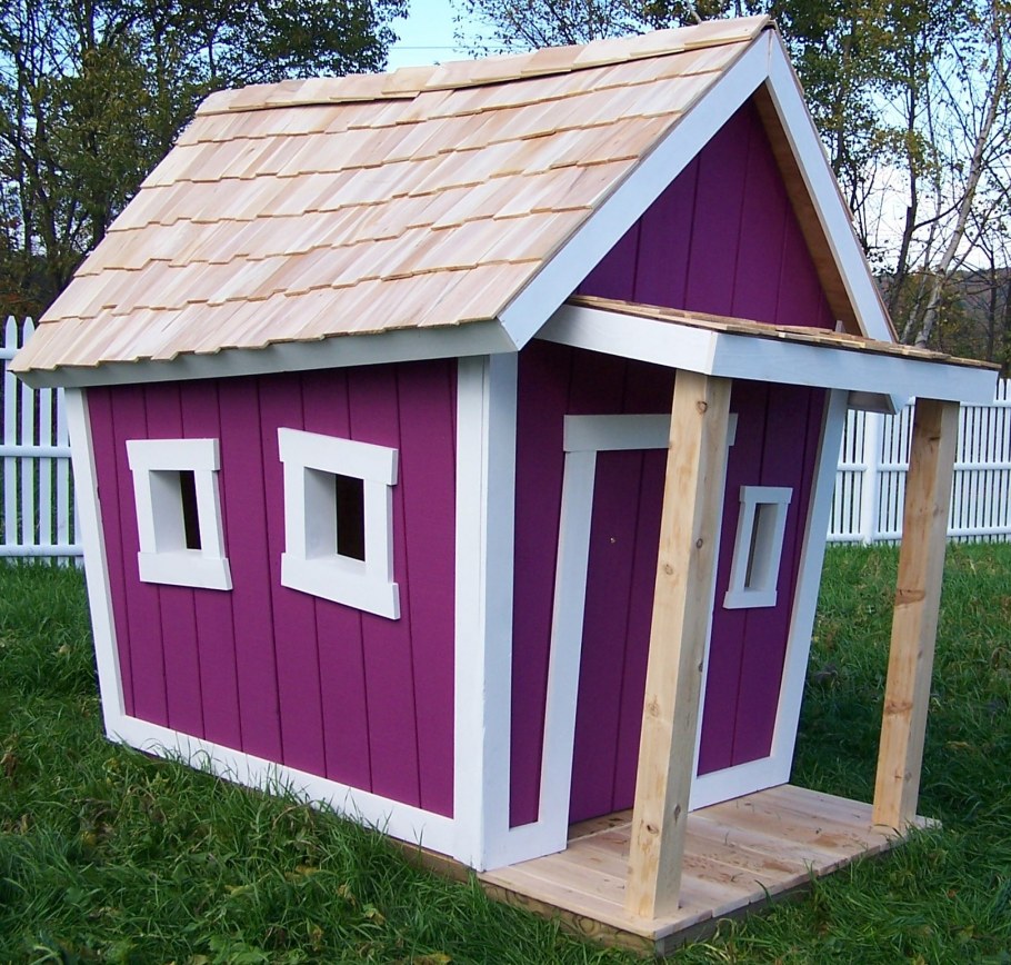 Деревянный домик для детей