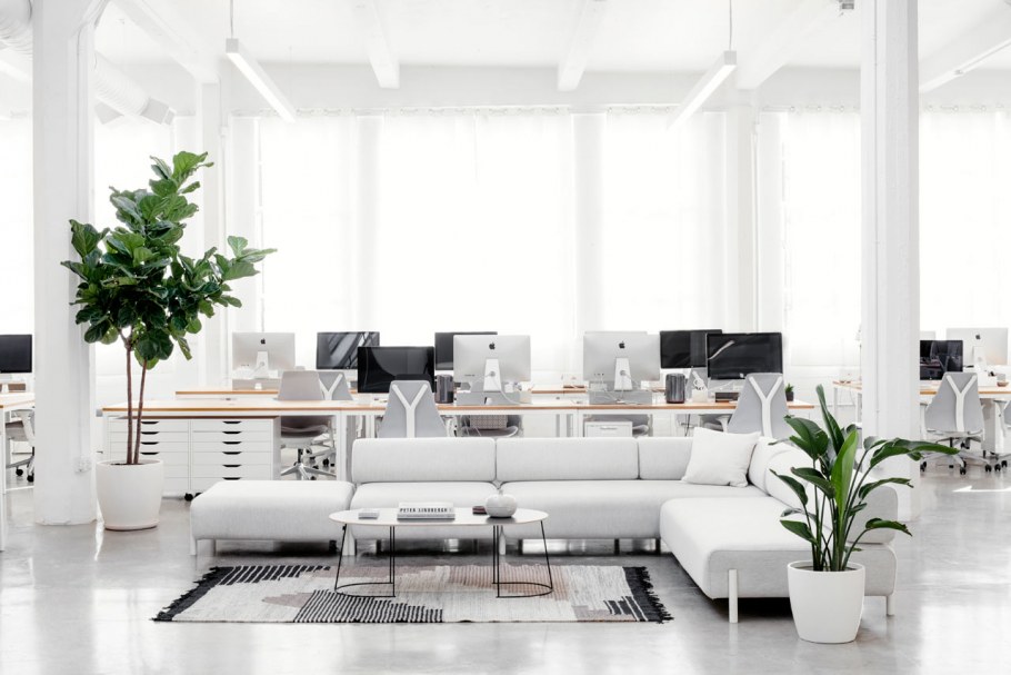 Офис в белом стиле