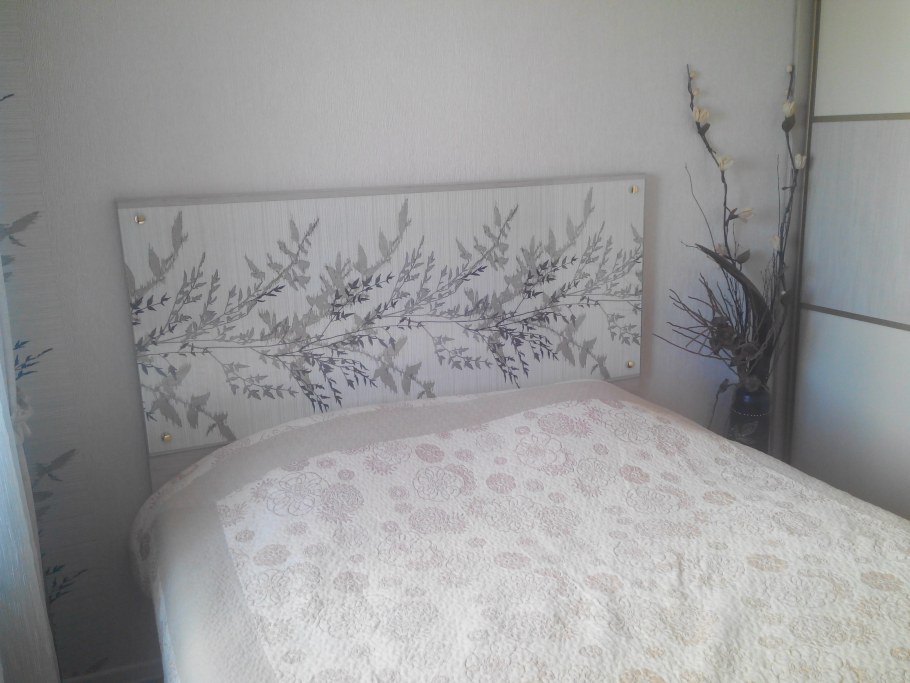 Изголовье из экранов