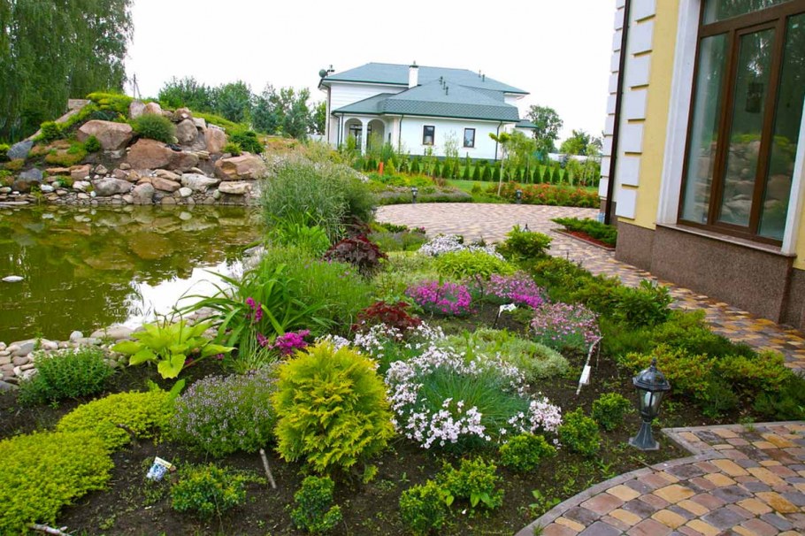 Цветник на участке