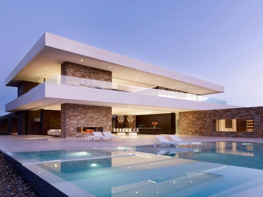 Трехэтажный дом в современном стиле