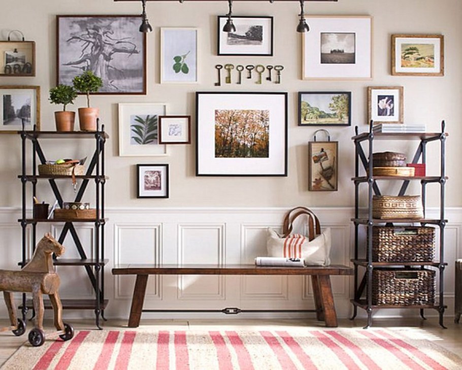 Повесить рамки в интерьере