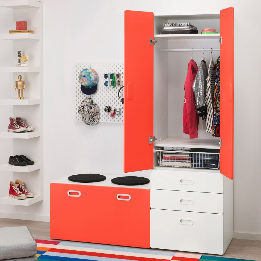 Шкаф в комнату подростка