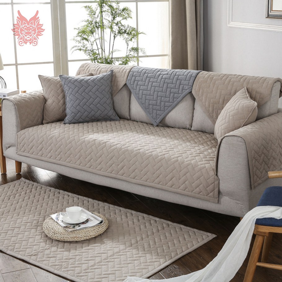 Нежно розовый диван