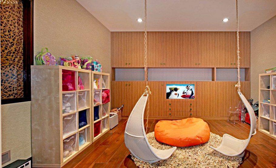 Интерьер детской комнаты с гамаком