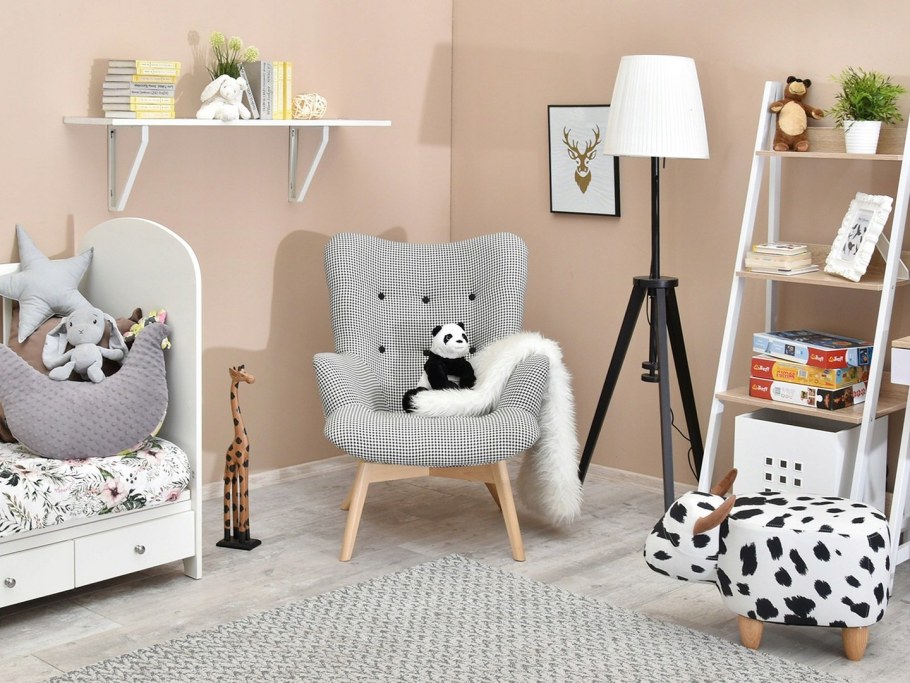 Кресло в скандинавском стиле