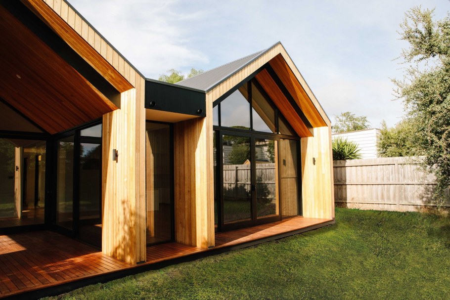 Баня с верандой под односкатной крышей