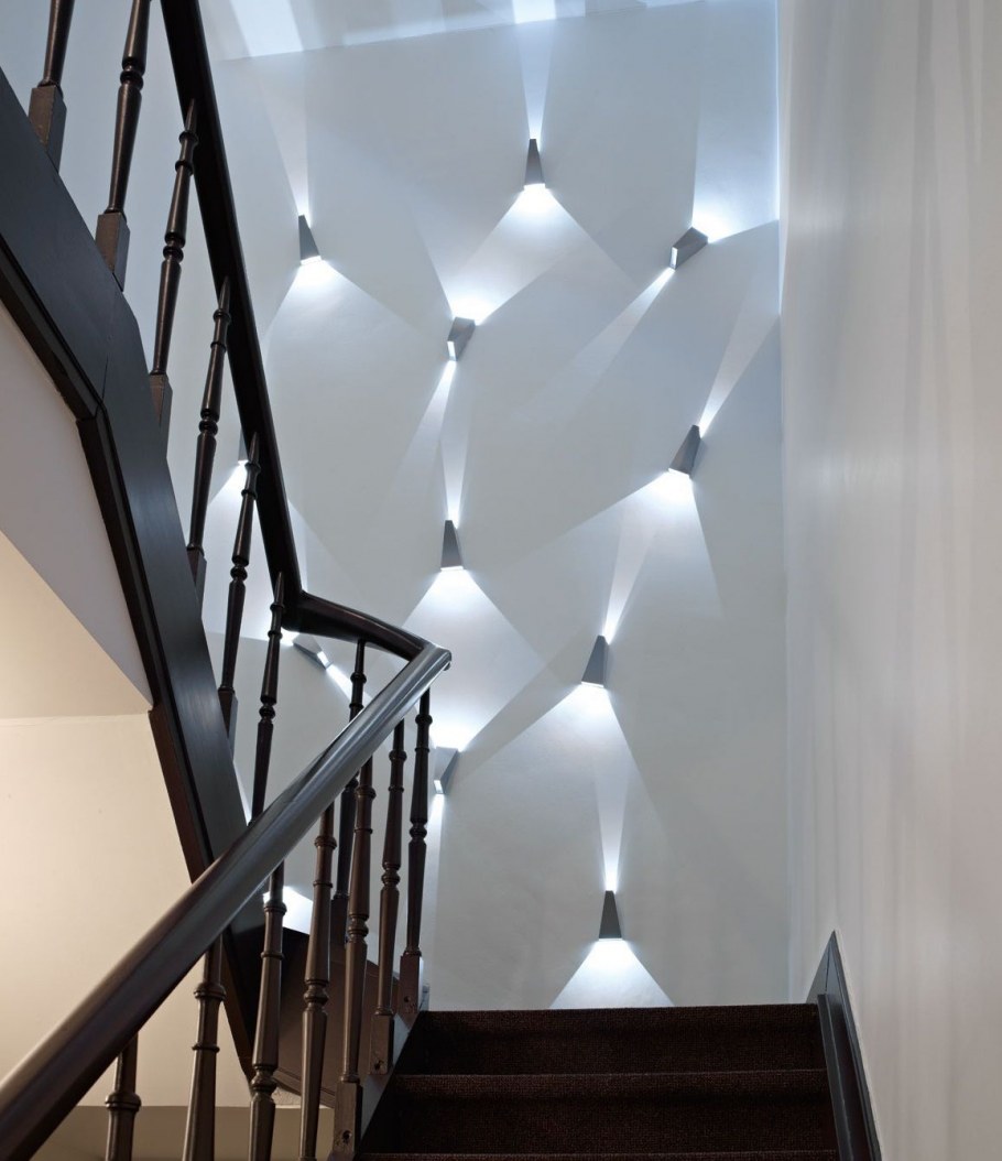 Светильник в лестничный пролет