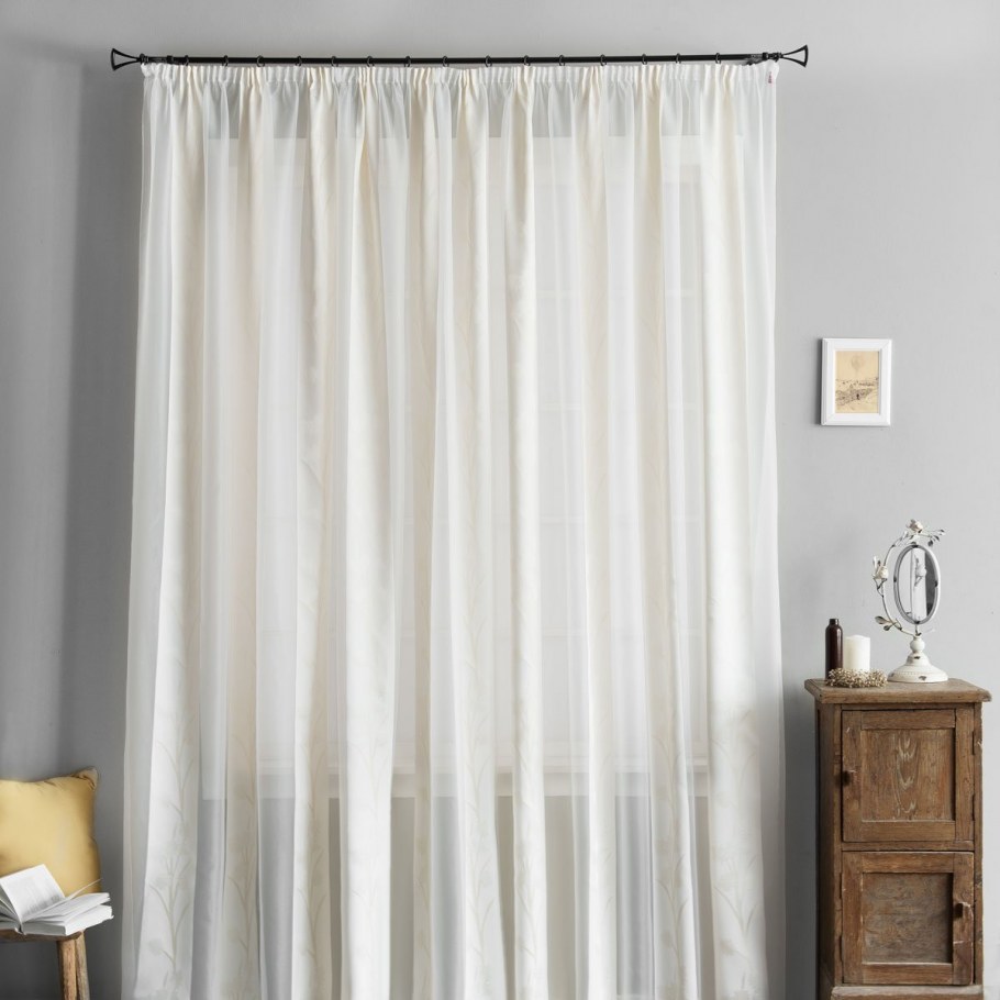 Тюль молочного цвета