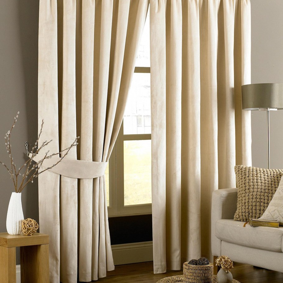 Шторы молочного цвета и белая тюль