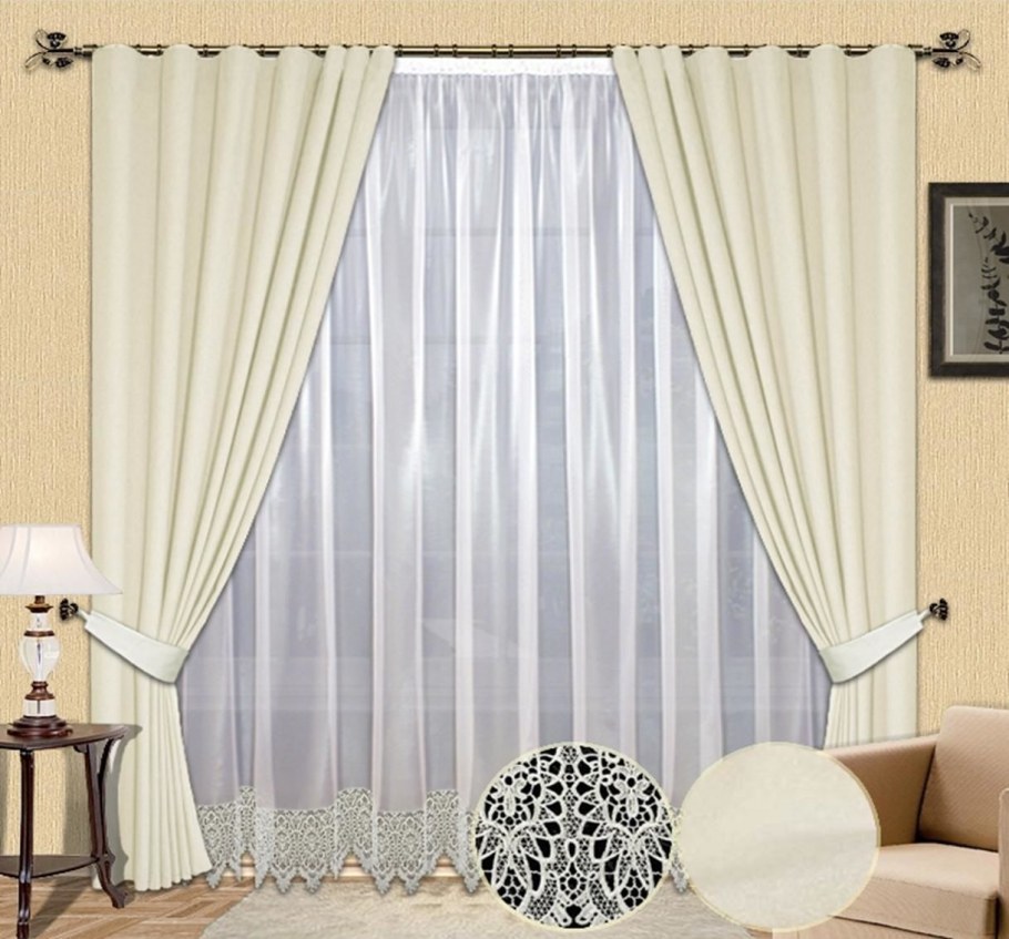 Светлые шторы в спальн