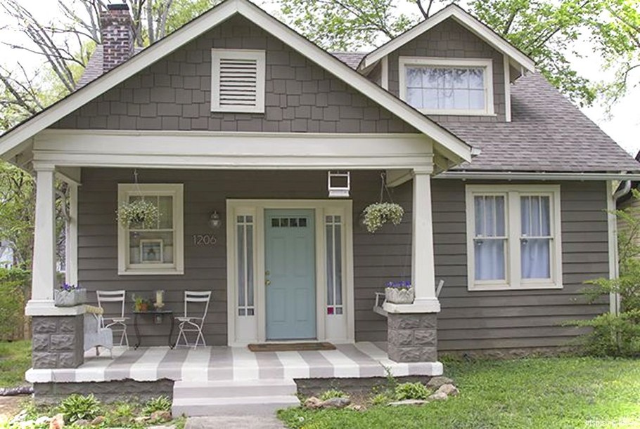 Серый деревянный дом