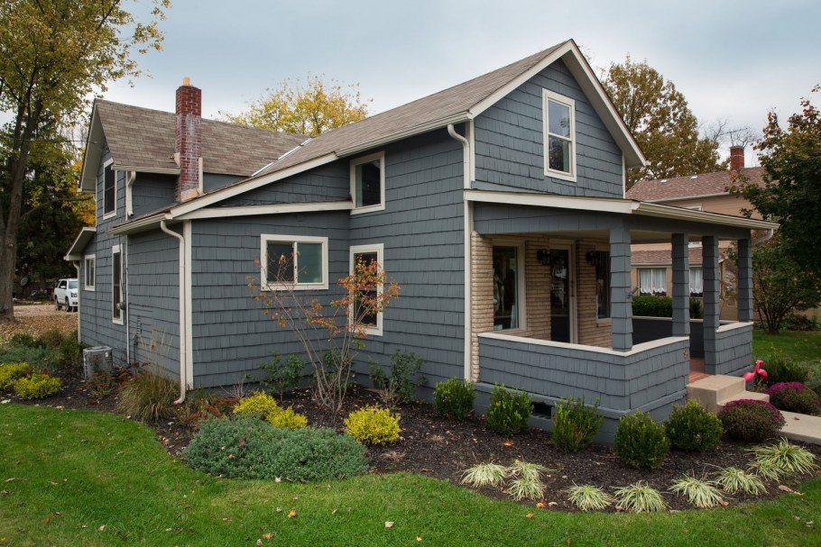 Дачный домик серого цвета