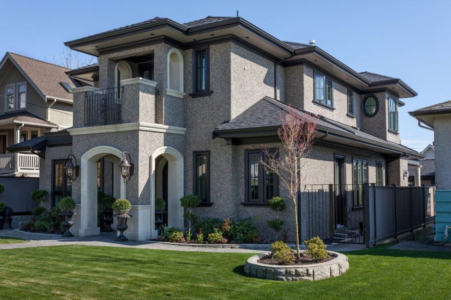 Дачный домик серого цвета