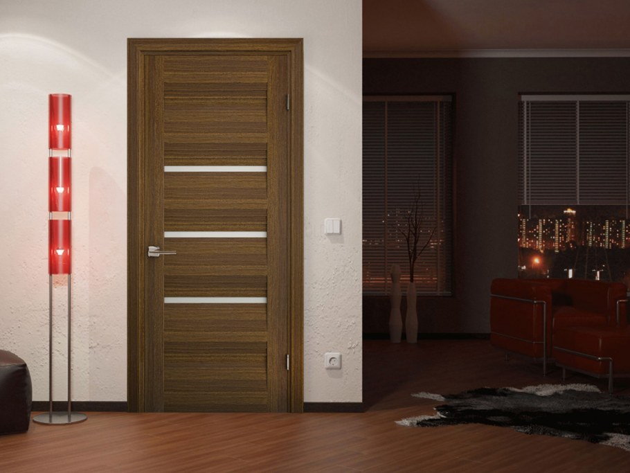 Интерьер гостиной с дверью