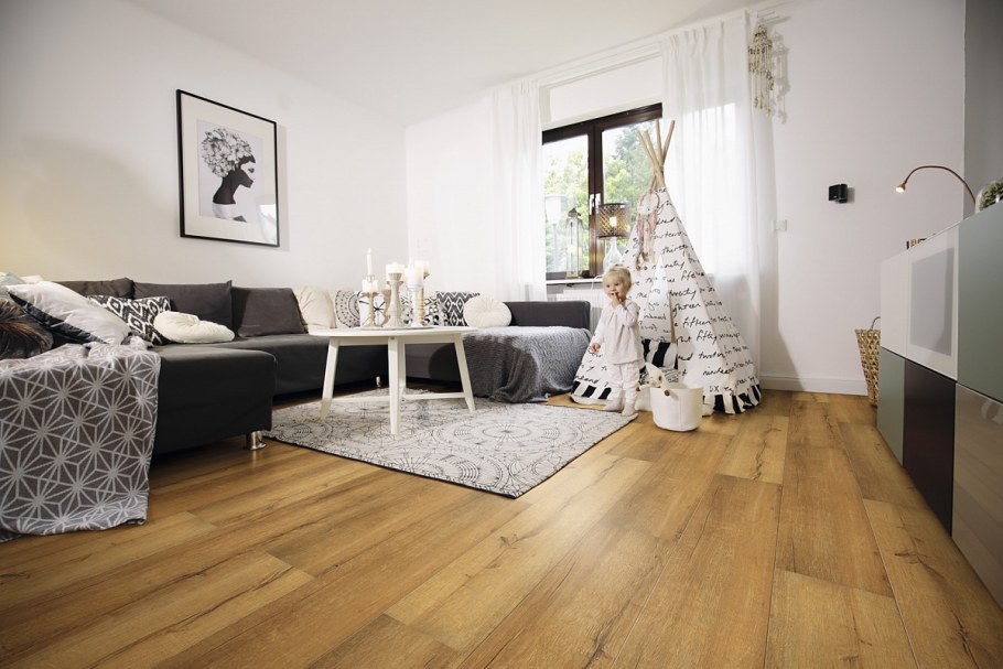 Белая стена и пол