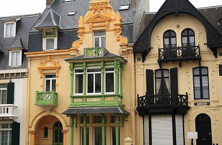 Город Италия фасады зданий балкончик