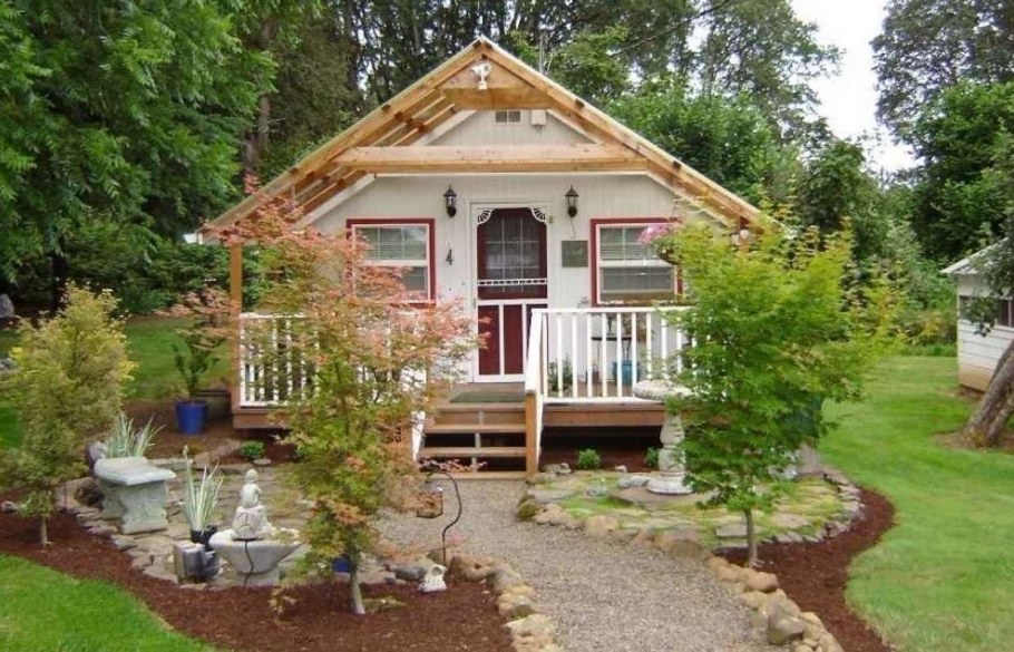 Двор в частном доме