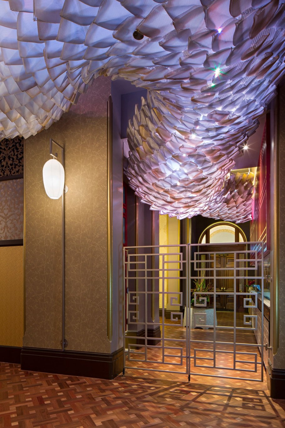 Дизайнерский потолок из фанеры