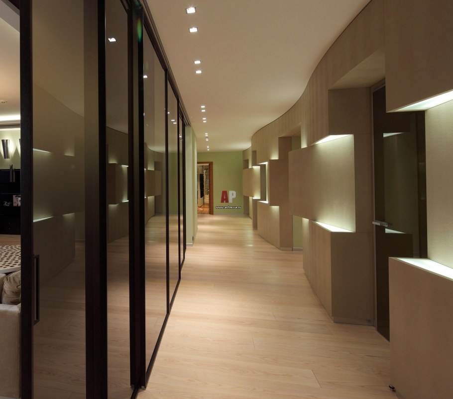 Проходная гостиная в коридоре