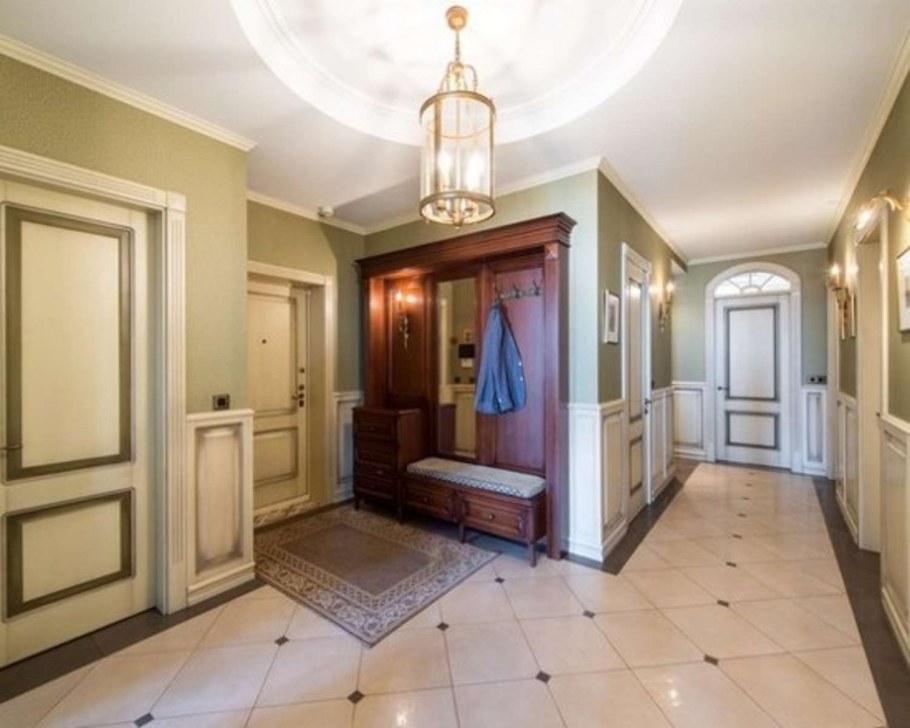 Вид из прихожей в гостиную