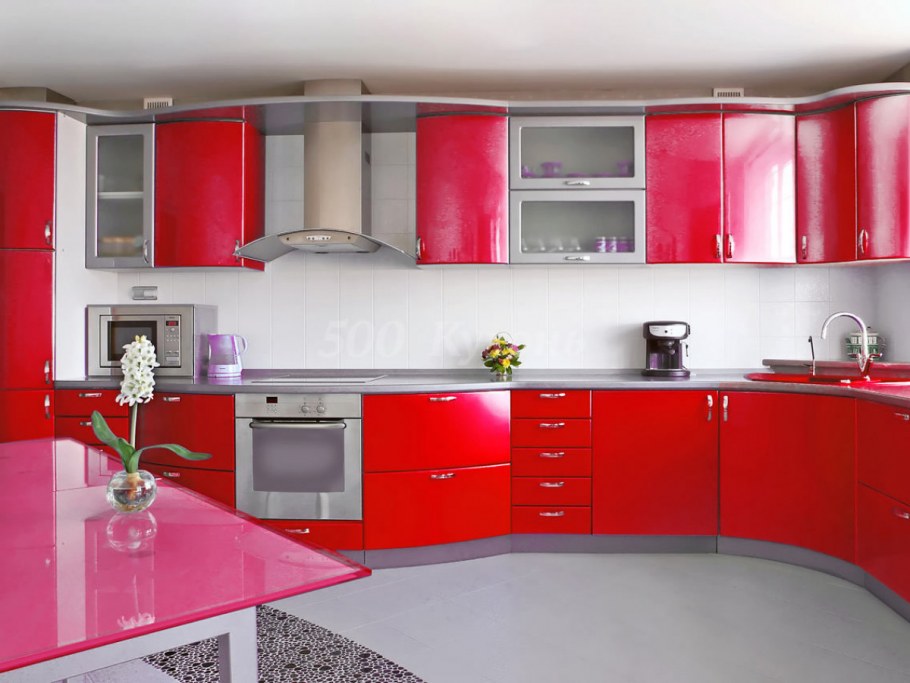 Красная кухня в интерьере