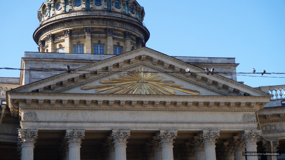 Фронтон Казанского собора в Санкт-Петербурге