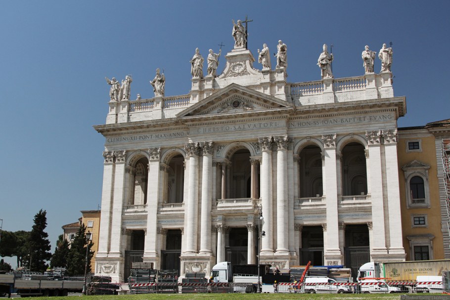 Ризалит с портик это в архитектуре