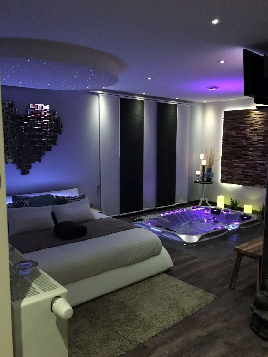 Комната с подсветкой